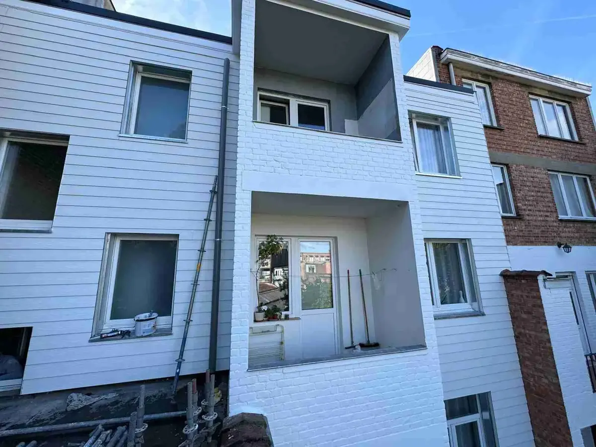 Façade blanche en bardage horizontal
